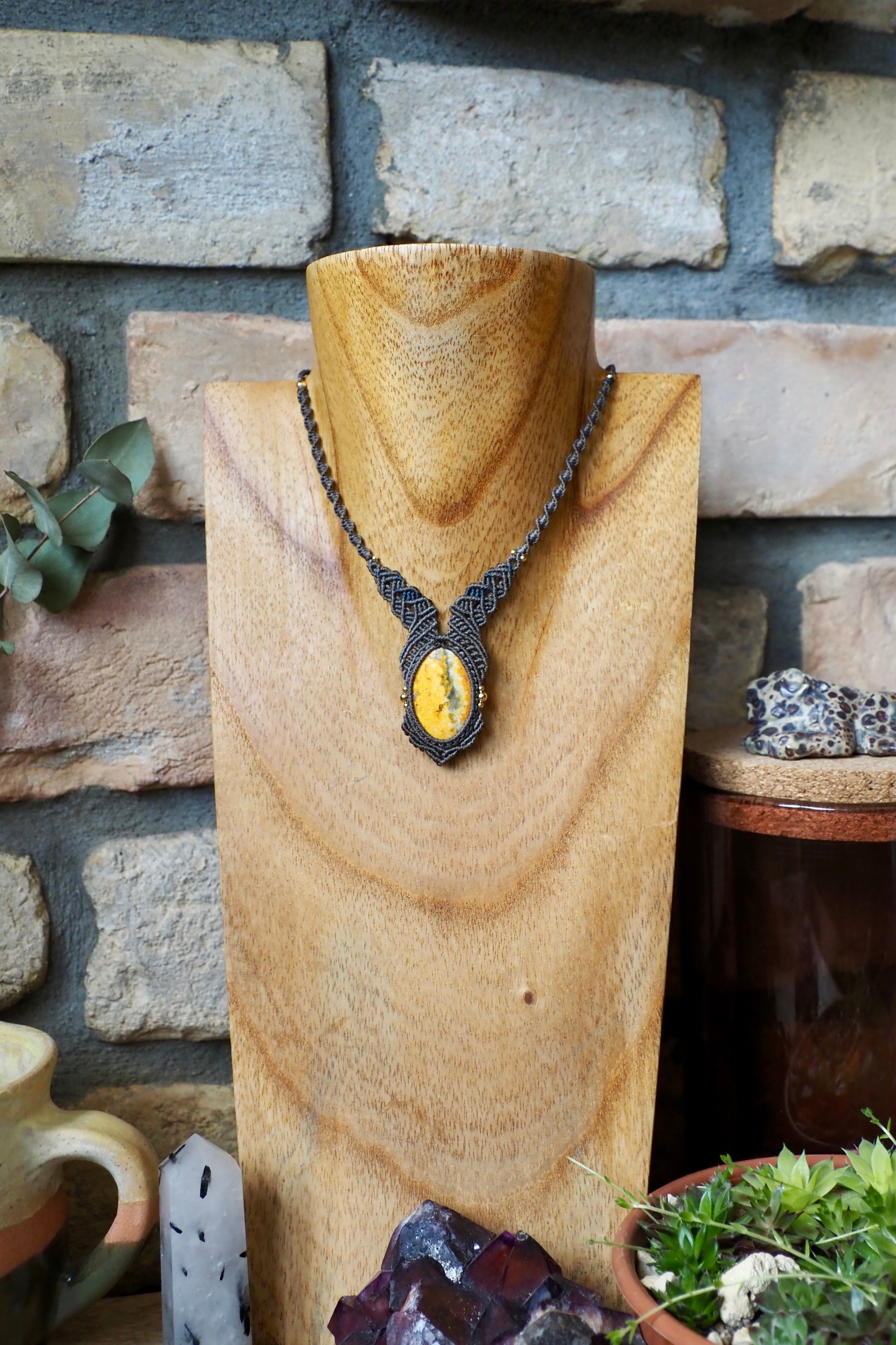 Bumblebee Jusper Necklace