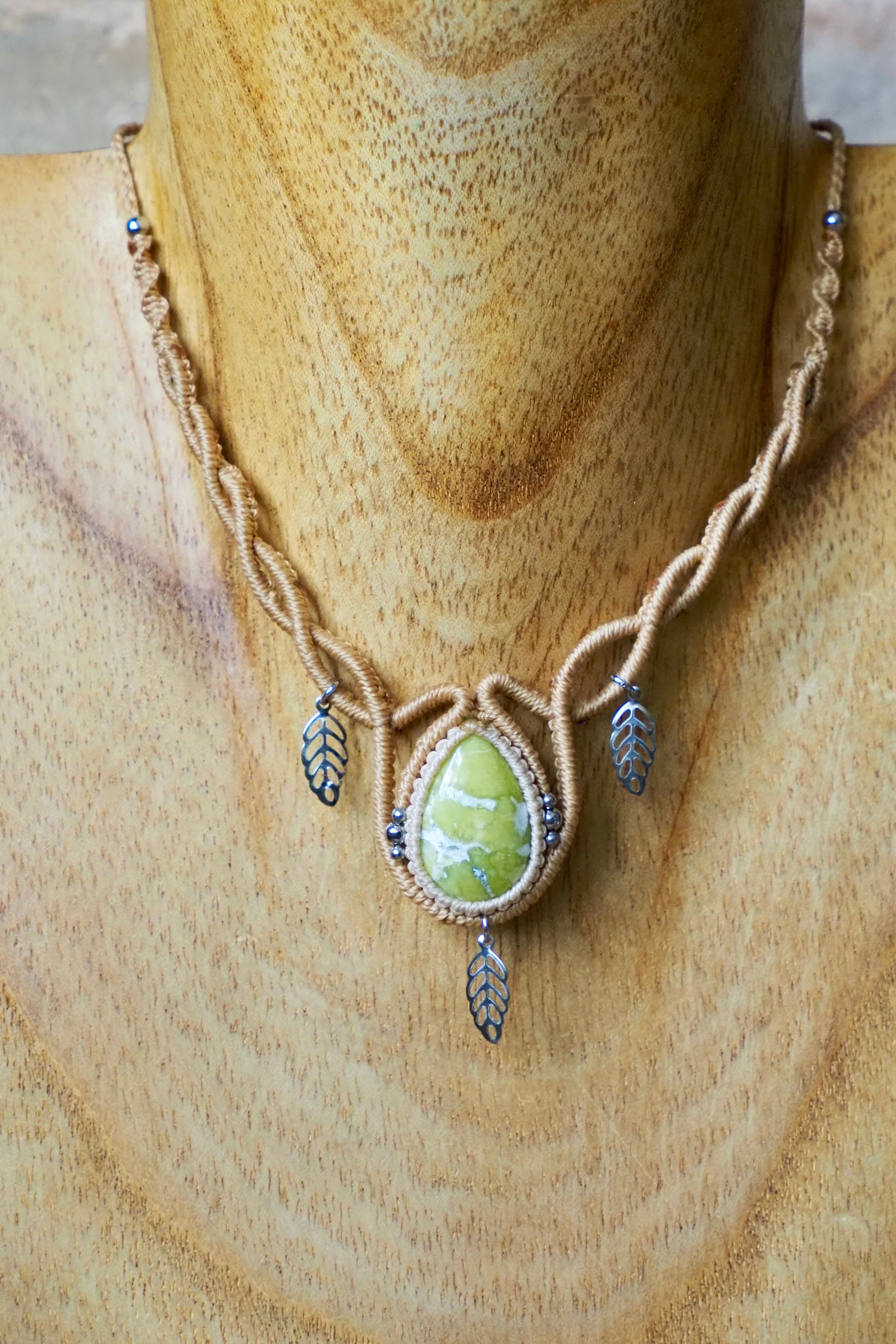 Light Green Lizardite Necklace