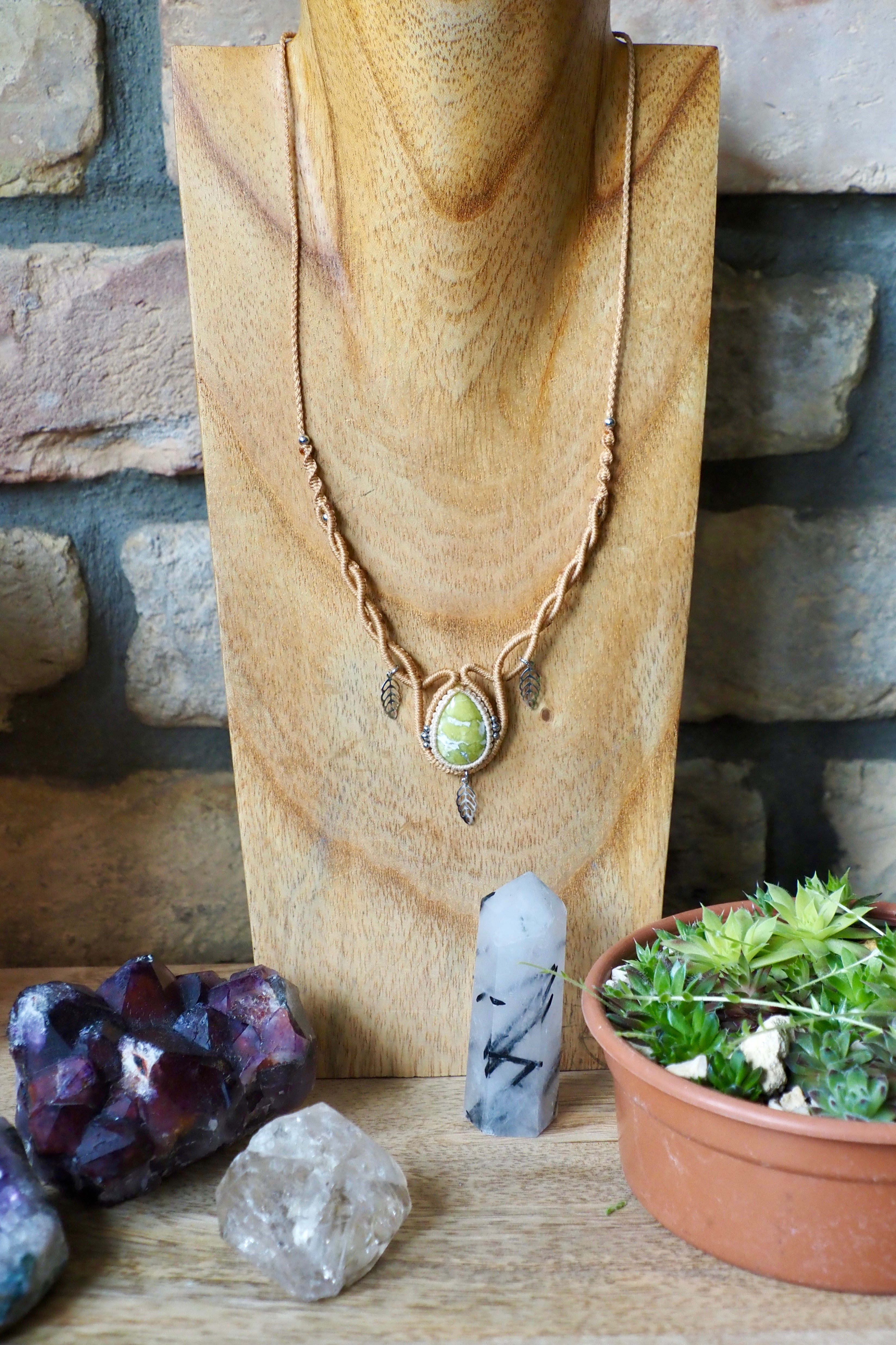 Light Green Lizardite Necklace