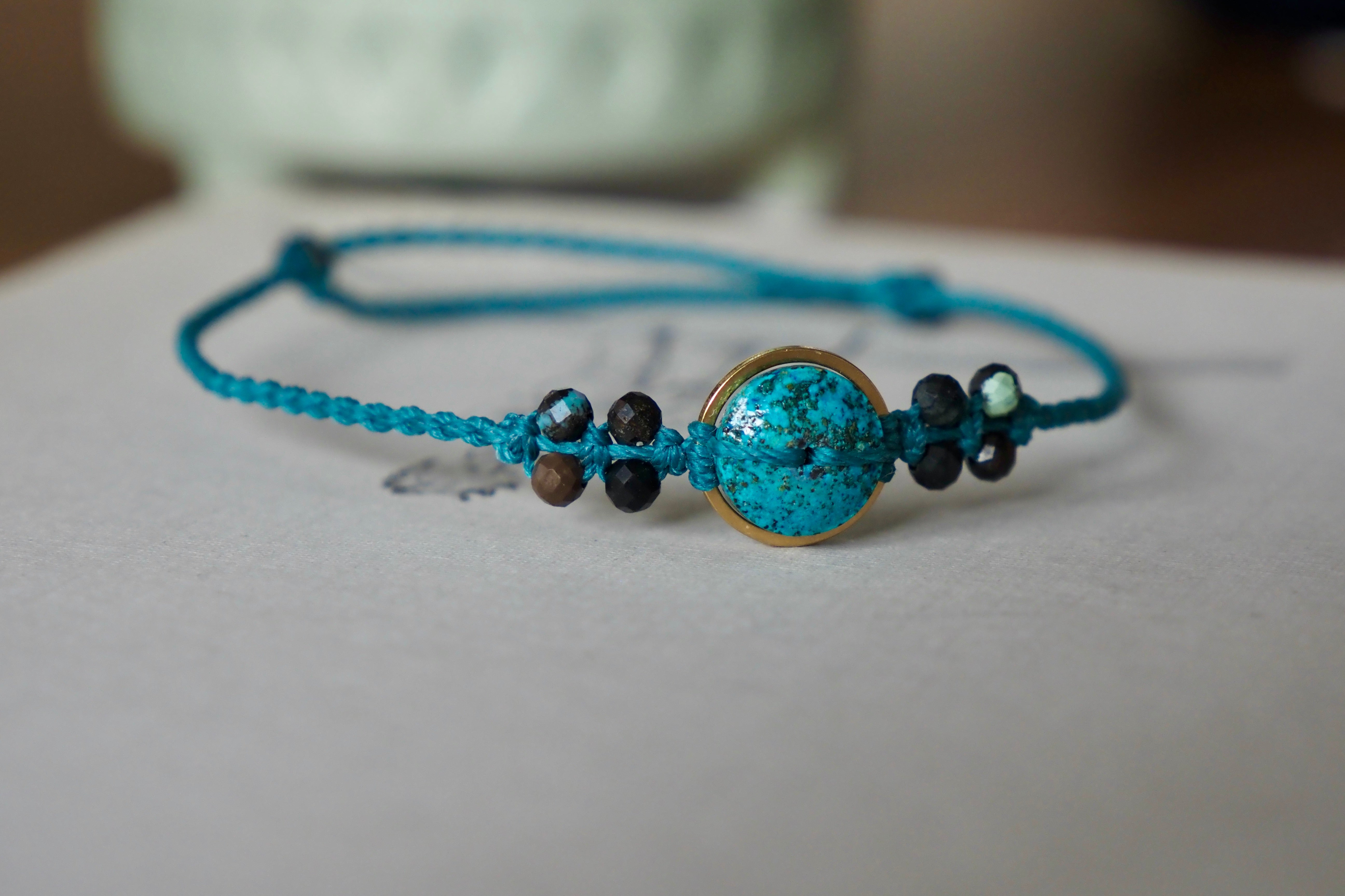 Simple Bracelets with Sliding Knots