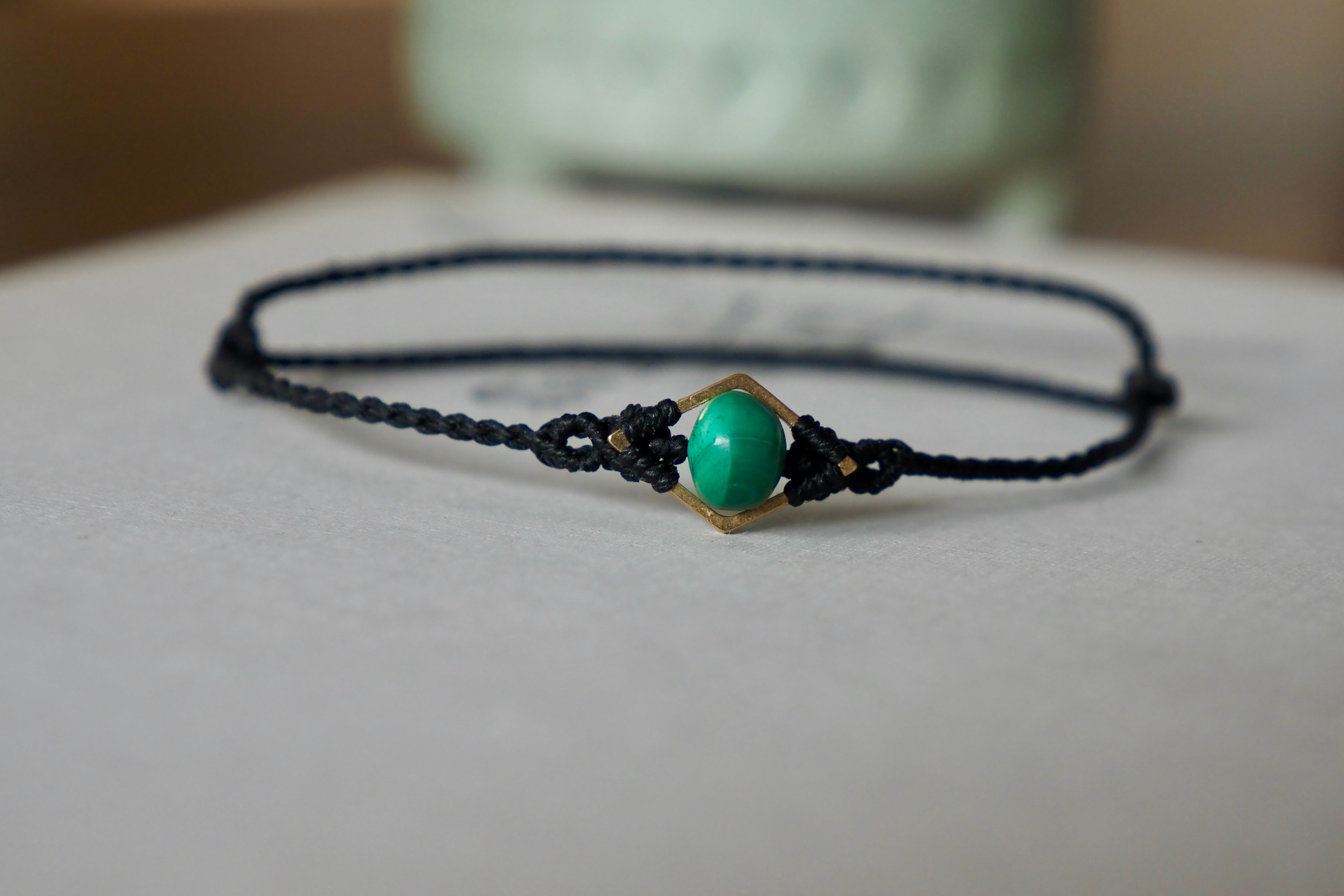 Simple Bracelets with Sliding Knots